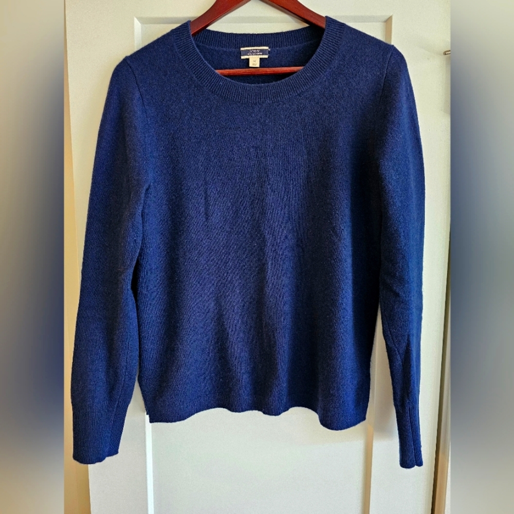 EUC J.Crew cashmere crewneck sweater in navy, size M